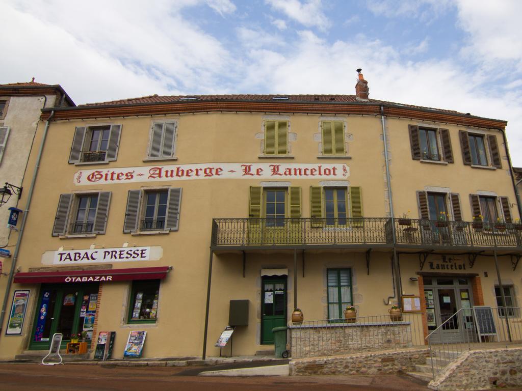 Gites Le Lancelot Ambierle Bagian luar foto