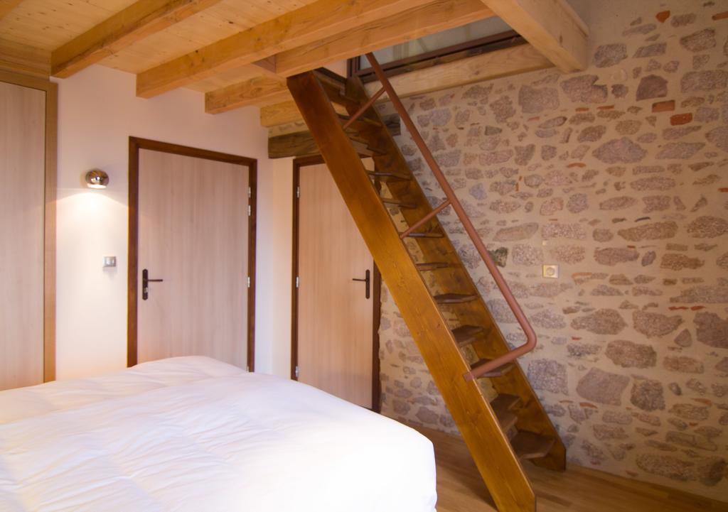 Gites Le Lancelot Ambierle Bagian luar foto